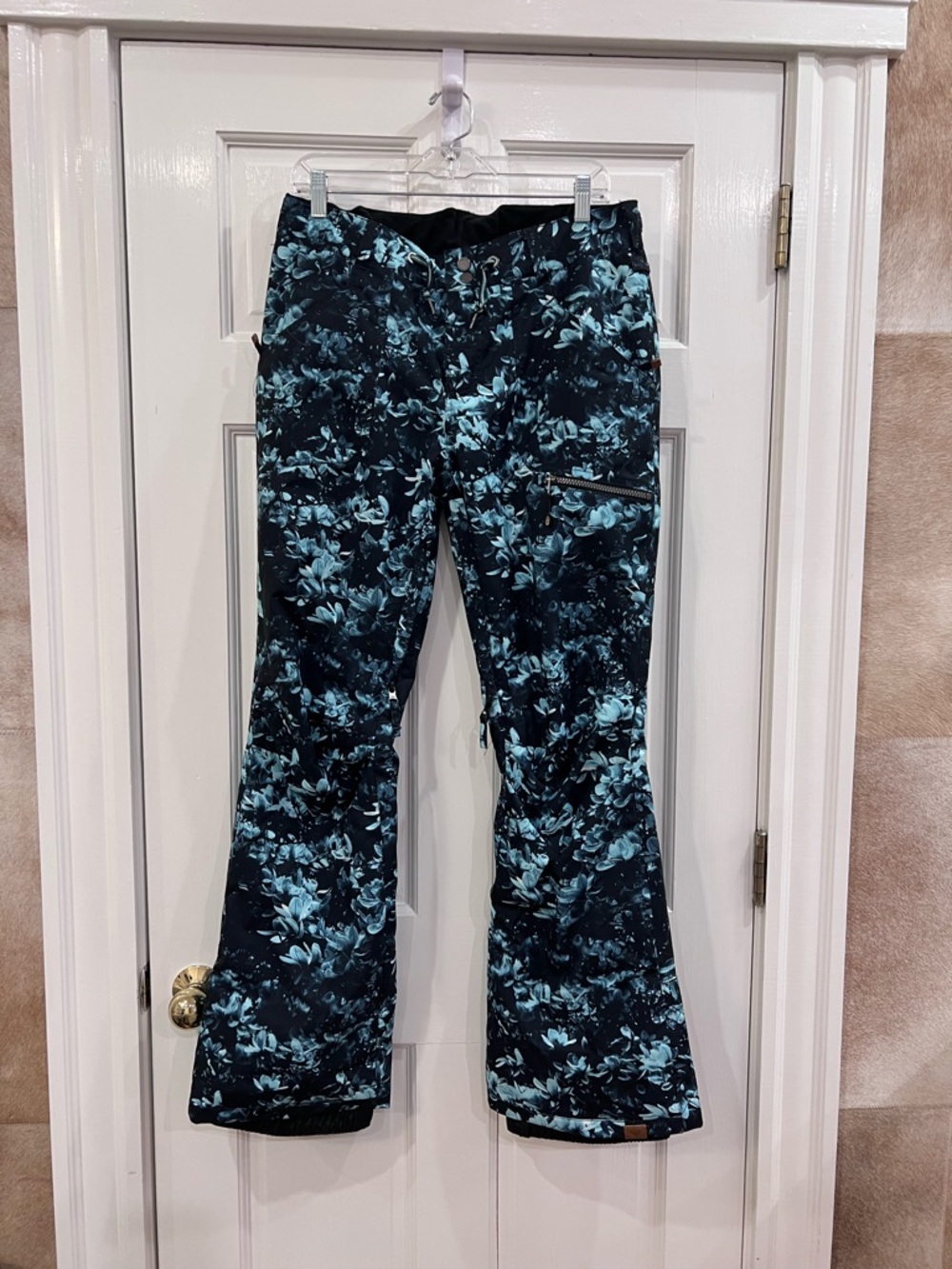 Roxy Nadia Printed Flower Women's Snowboard Pants - True Black Akio, Size Large - Picture 5 of 15